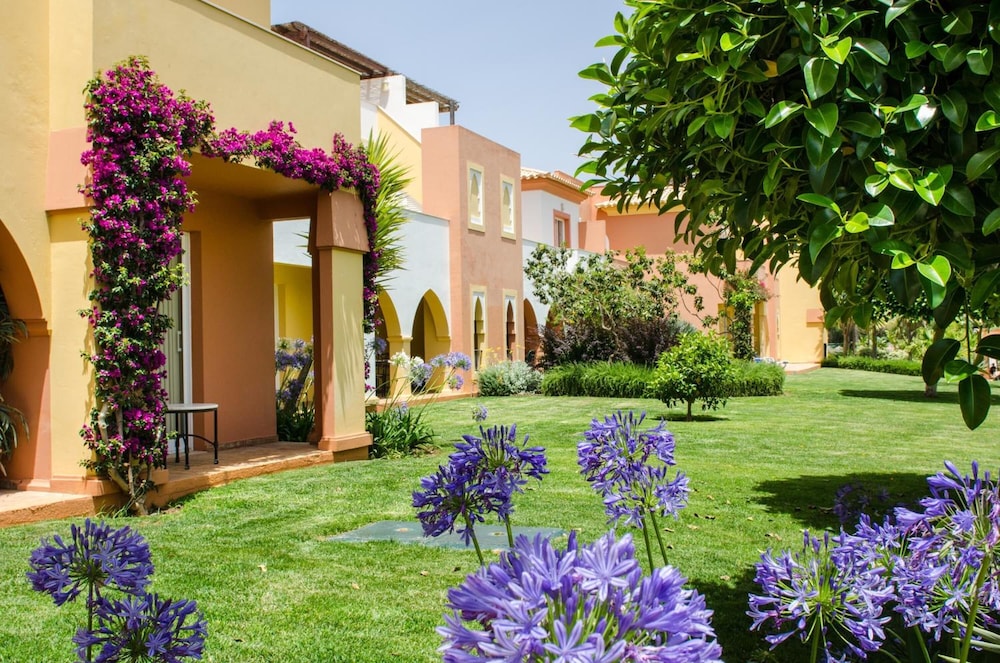 Jardim Da Meia Praia Hotel — Hotel building in Lagos, Faro