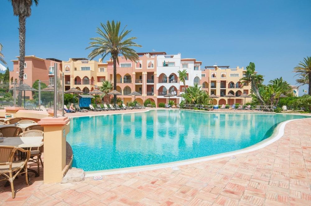 Jardim Da Meia Praia Hotel image