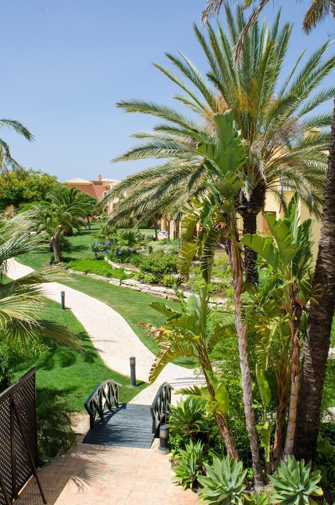 Jardim Da Meia Praia Hotel — Hotel building in Lagos, Faro