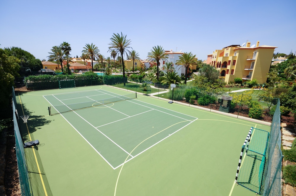 Jardim Da Meia Praia Hotel — Sports & recreation in Lagos, Faro