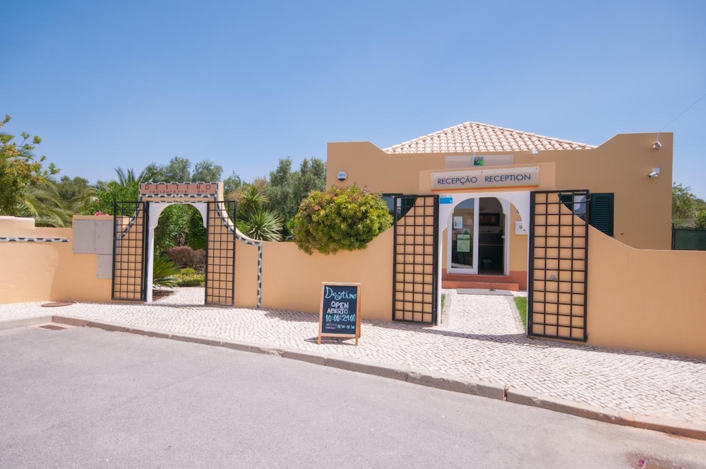 Jardim Da Meia Praia Hotel — Hotel building in Lagos, Faro