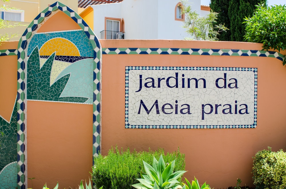 Jardim Da Meia Praia Hotel — Hotel building in Lagos, Faro