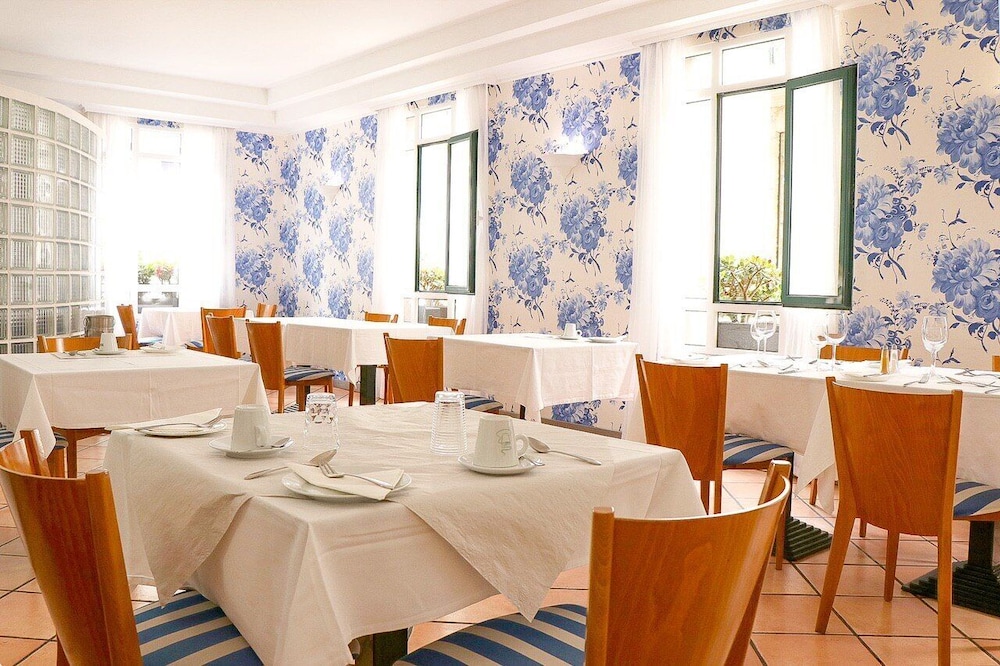 Hotel Amparo — Restaurant & bars in Machico, Madeira