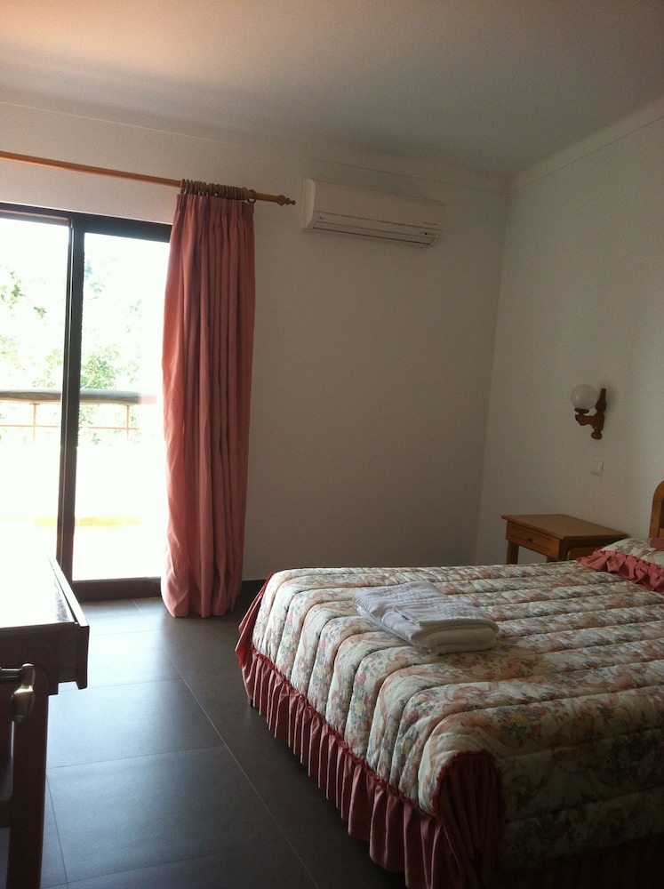 Turiquintas — Hotel rooms in Armação de Pêra, Faro