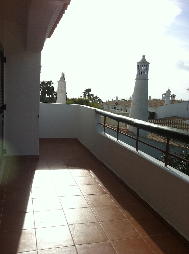 Turiquintas — Hotel rooms in Armação de Pêra, Faro