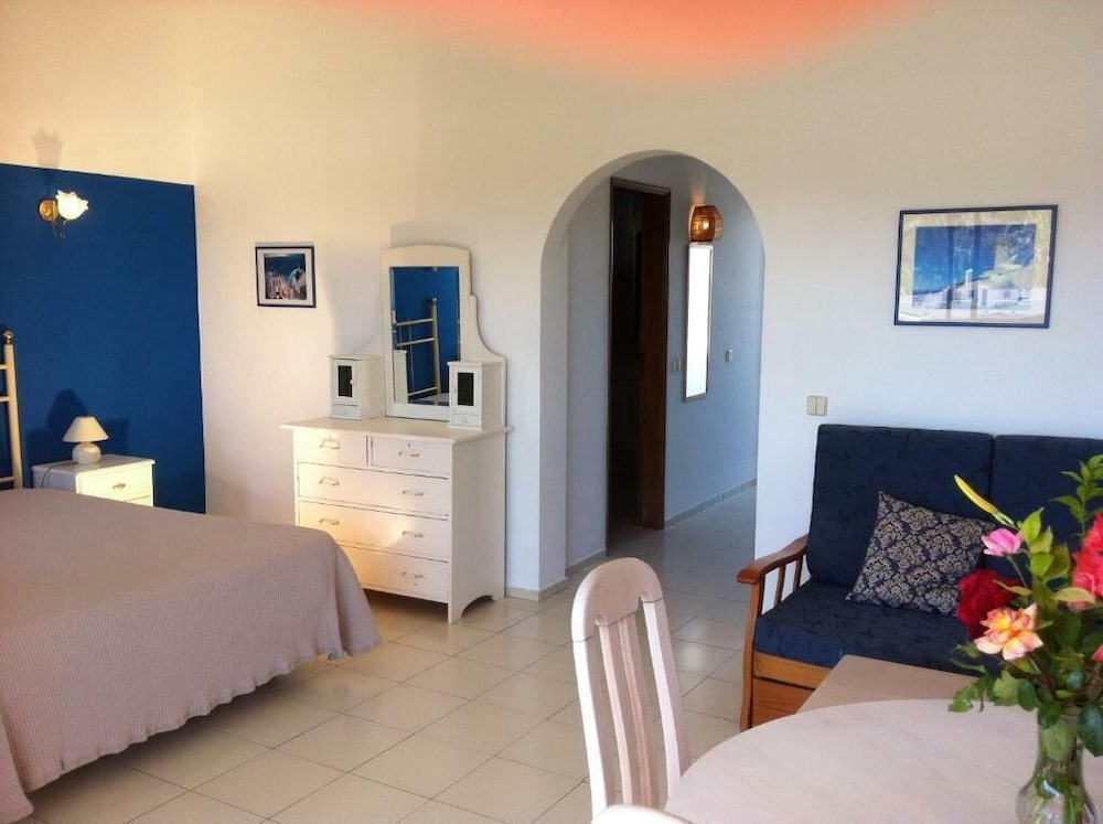 Turiquintas — Hotel rooms in Armação de Pêra, Faro