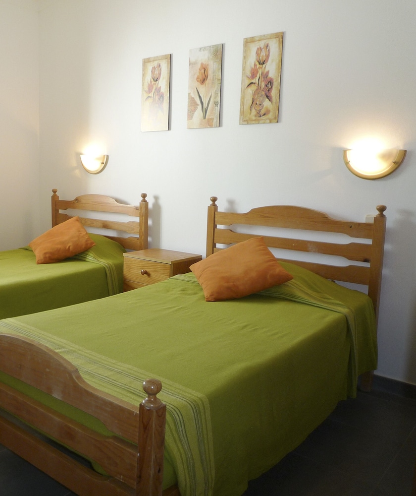 Turiquintas — Hotel rooms in Armação de Pêra, Faro