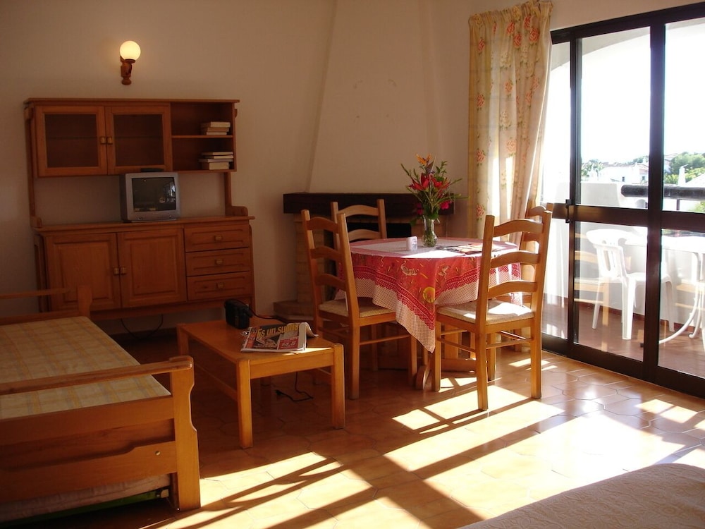 Turiquintas — Hotel rooms in Armação de Pêra, Faro