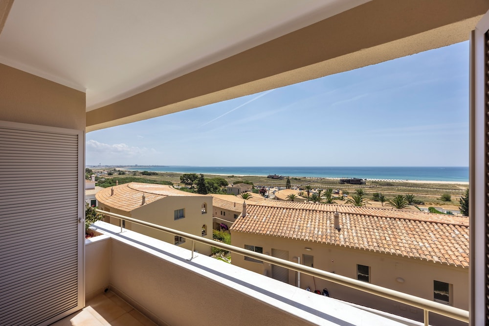 Vila Palmeira — Beach in Lagos, Faro