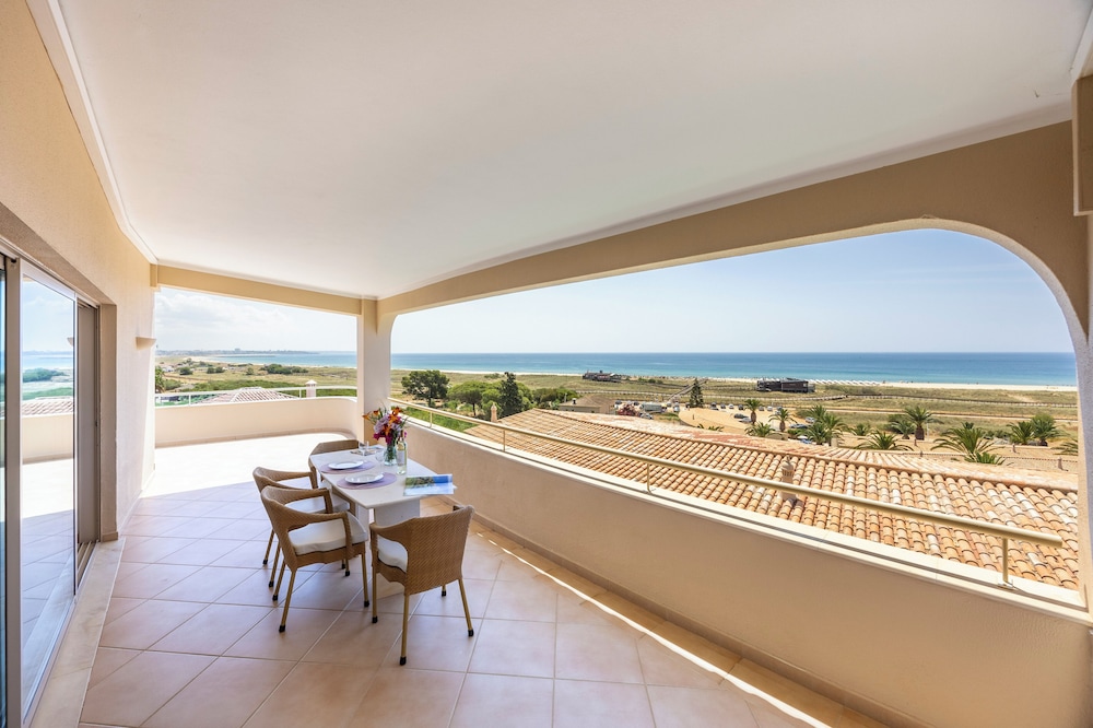 Vila Palmeira — Beach in Lagos, Faro