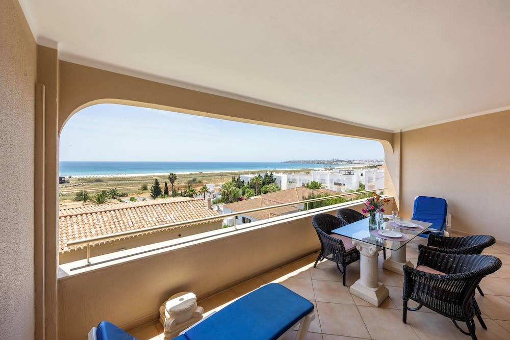 Vila Palmeira — Beach in Lagos, Faro