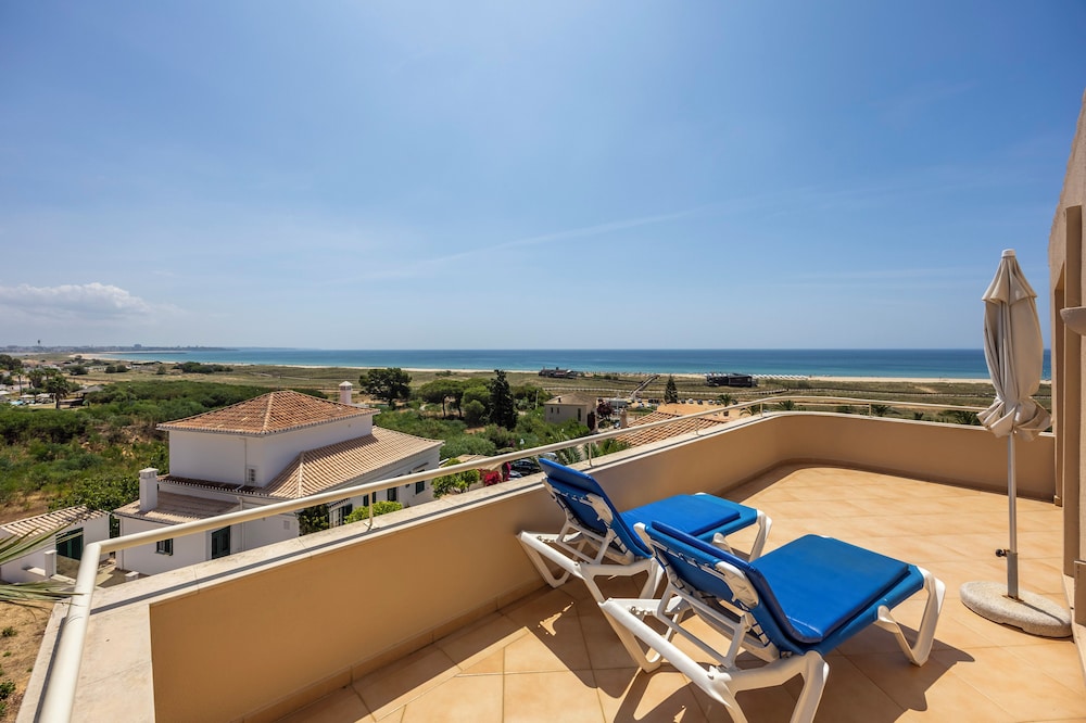 Vila Palmeira — Beach in Lagos, Faro