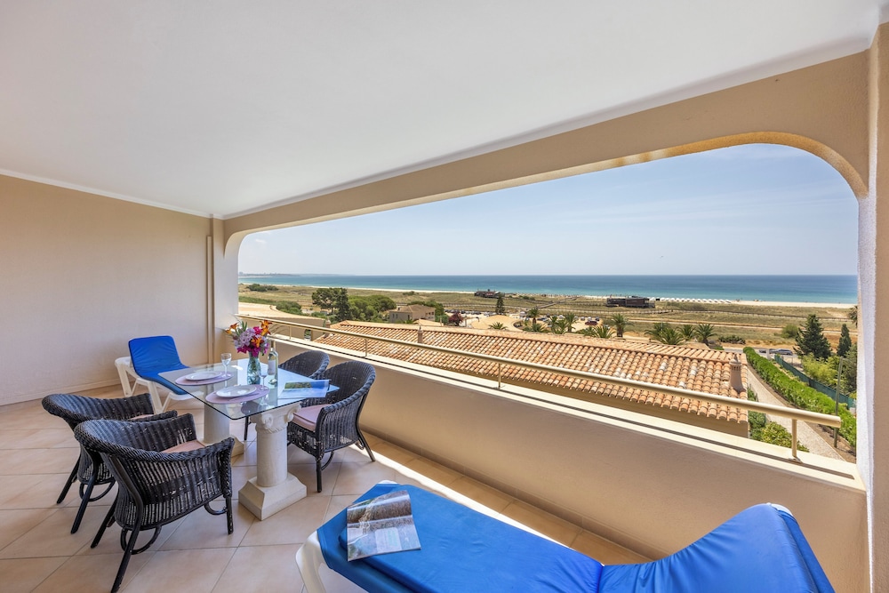 Vila Palmeira — Beach in Lagos, Faro