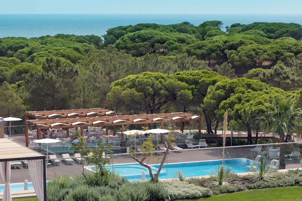 EPIC SANA Algarve Hotel — Swimming pool in Albufeira, Faro