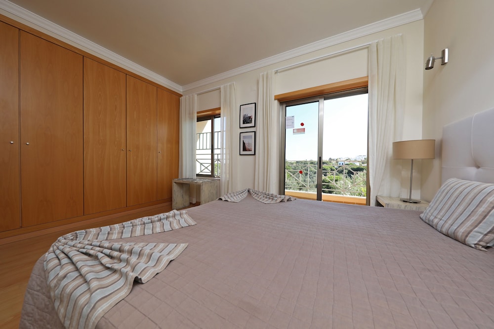 Pinheiros da Balaia — Hotel rooms in Albufeira, Faro