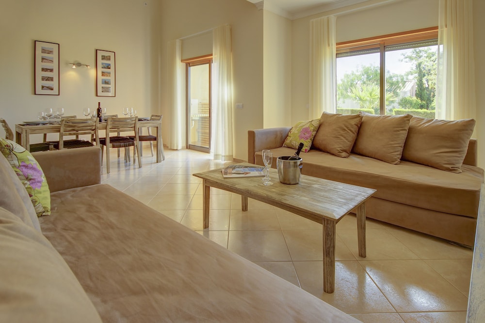 Pinheiros da Balaia — Hotel rooms in Albufeira, Faro