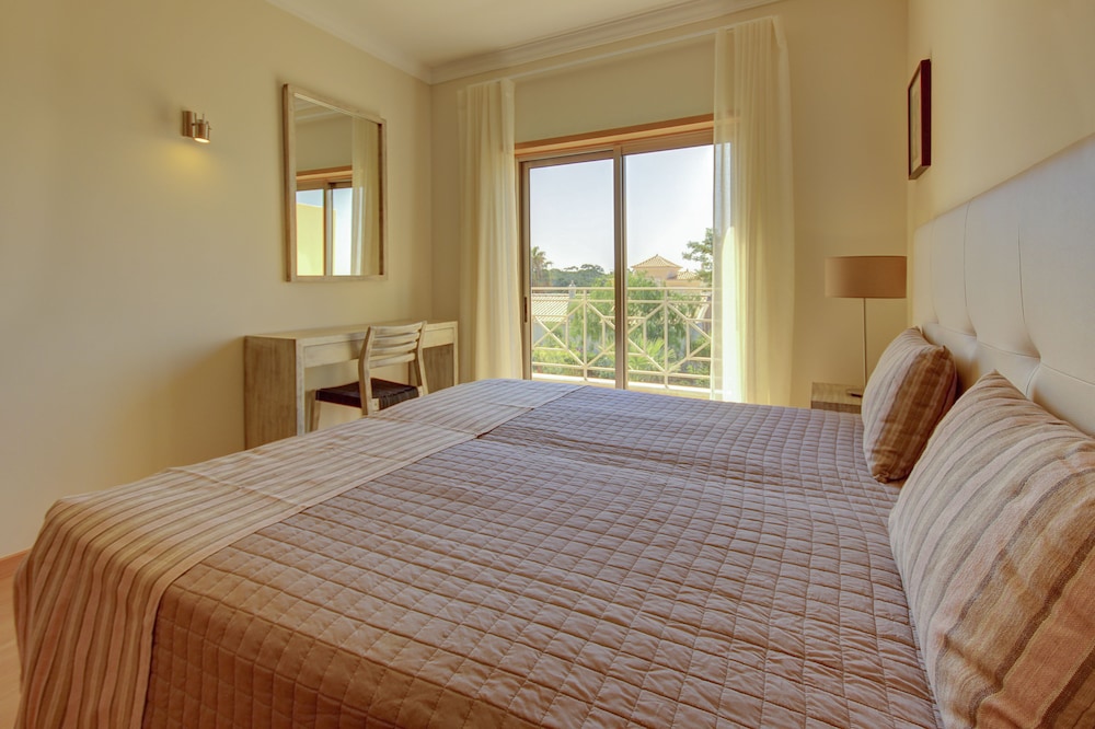Pinheiros da Balaia — Hotel rooms in Albufeira, Faro