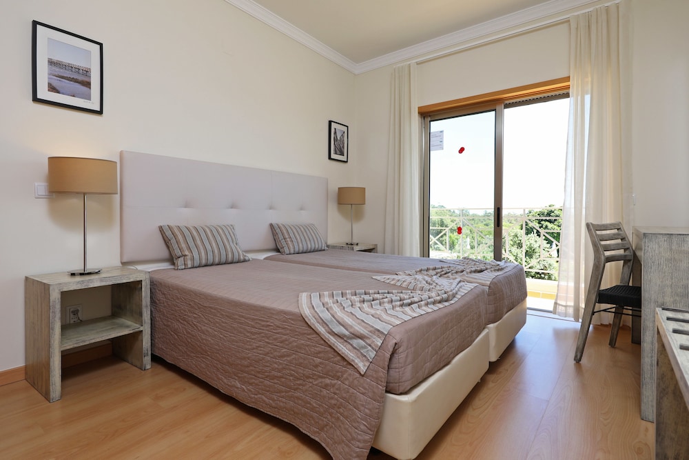 Pinheiros da Balaia — Hotel rooms in Albufeira, Faro