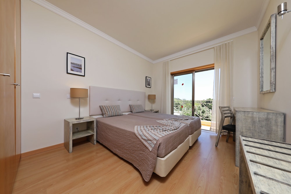 Pinheiros da Balaia — Hotel rooms in Albufeira, Faro