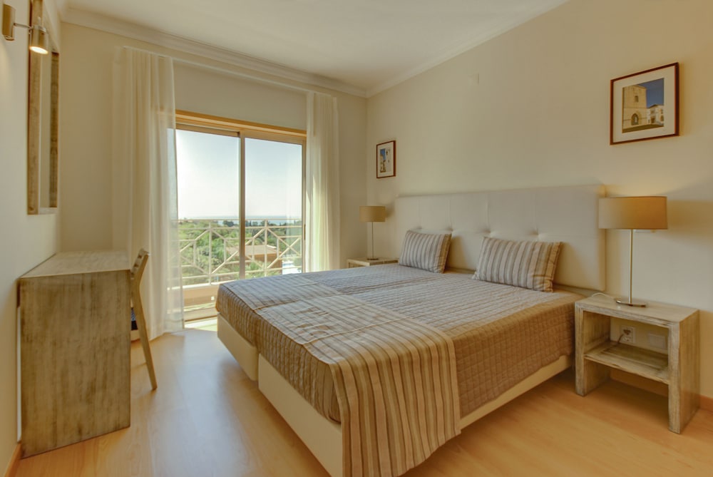 Pinheiros da Balaia — Hotel rooms in Albufeira, Faro
