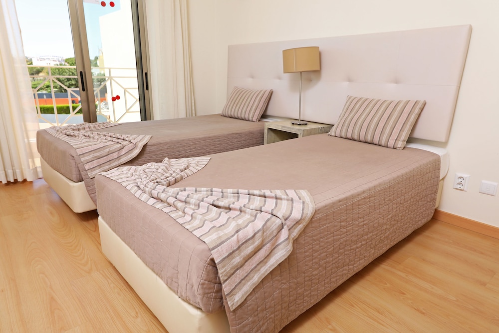 Pinheiros da Balaia — Hotel rooms in Albufeira, Faro
