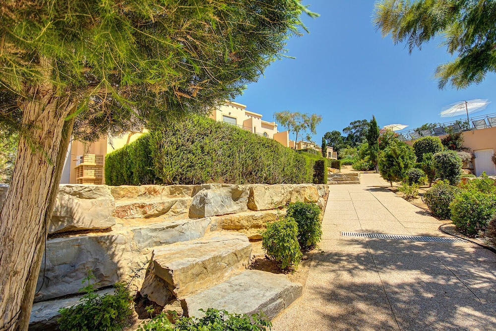 Pinheiros da Balaia — Hotel building in Albufeira, Faro
