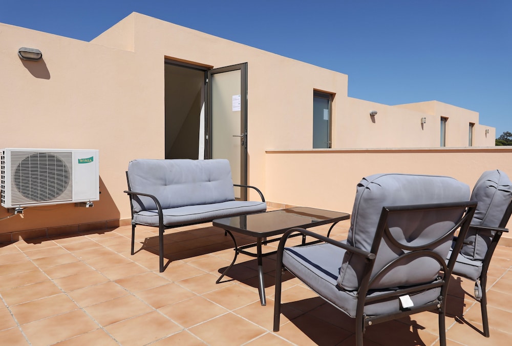 Pinheiros da Balaia — Hotel building in Albufeira, Faro