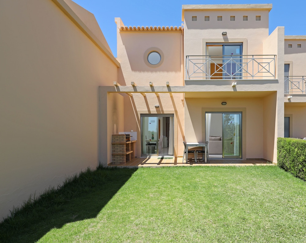 Pinheiros da Balaia — Hotel building in Albufeira, Faro