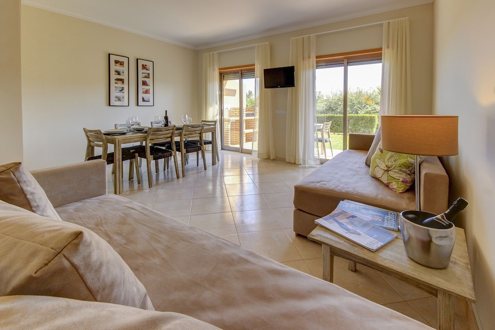Pinheiros da Balaia — Hotel rooms in Albufeira, Faro