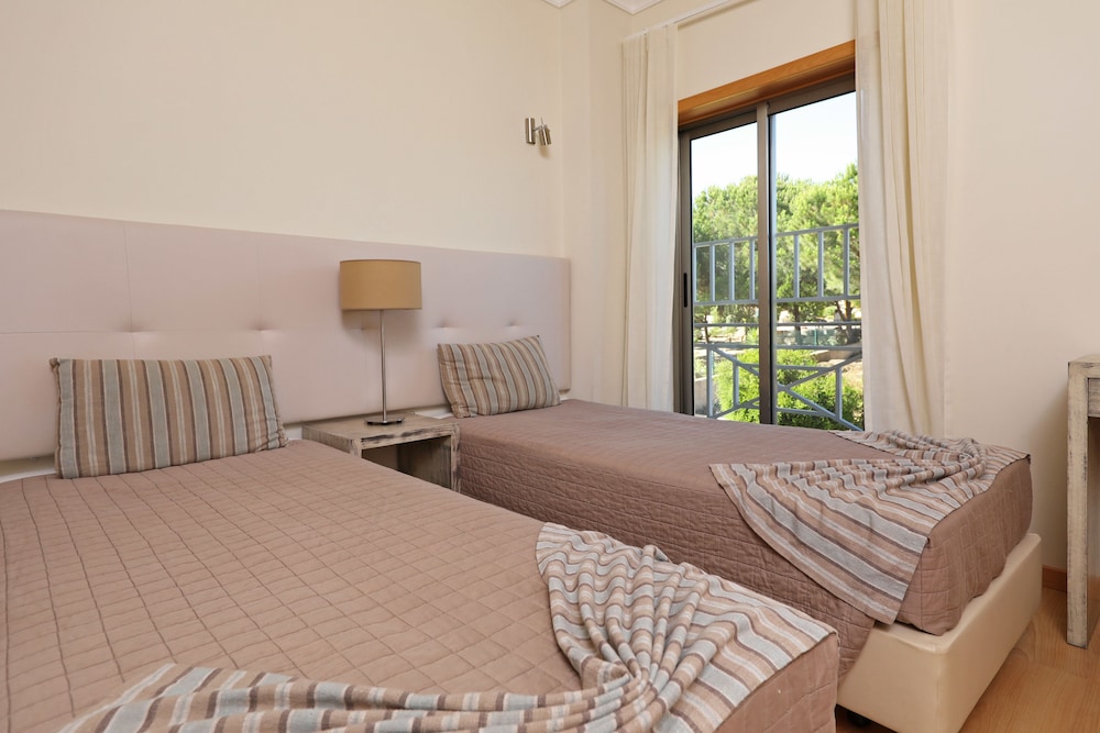 Pinheiros da Balaia — Hotel rooms in Albufeira, Faro