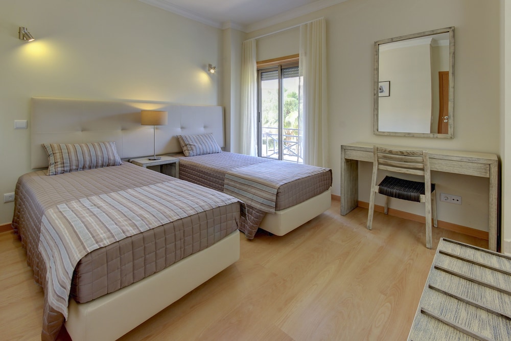 Pinheiros da Balaia — Hotel rooms in Albufeira, Faro