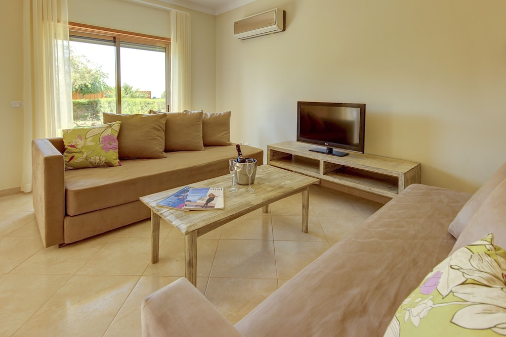 Pinheiros da Balaia — Hotel rooms in Albufeira, Faro