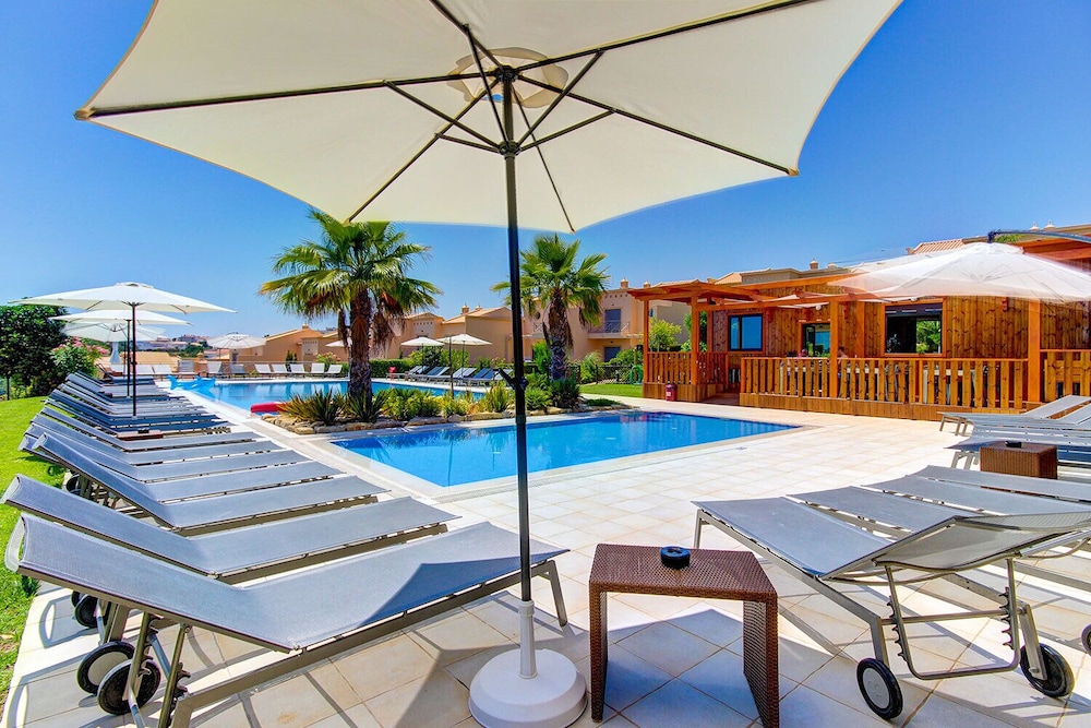 Pinheiros da Balaia — Swimming pool in Albufeira, Faro