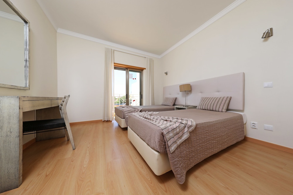 Pinheiros da Balaia — Hotel rooms in Albufeira, Faro