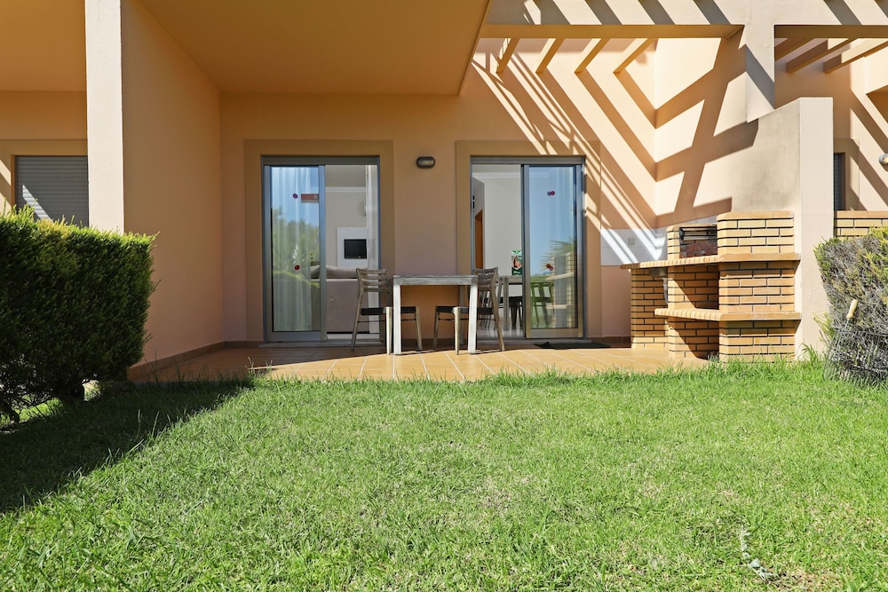 Pinheiros da Balaia — Hotel building in Albufeira, Faro