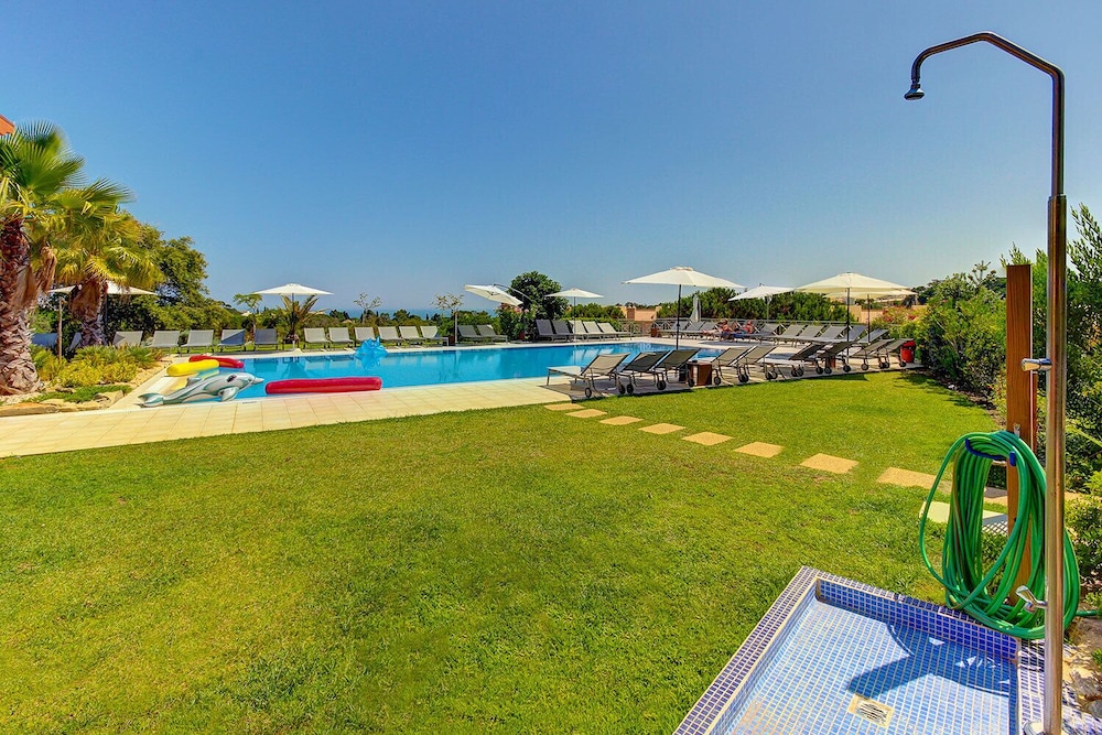 Pinheiros da Balaia — Swimming pool in Albufeira, Faro