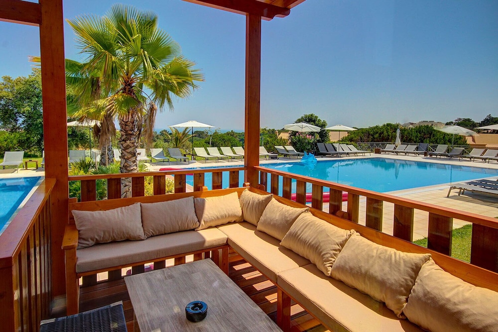 Pinheiros da Balaia — Swimming pool in Albufeira, Faro