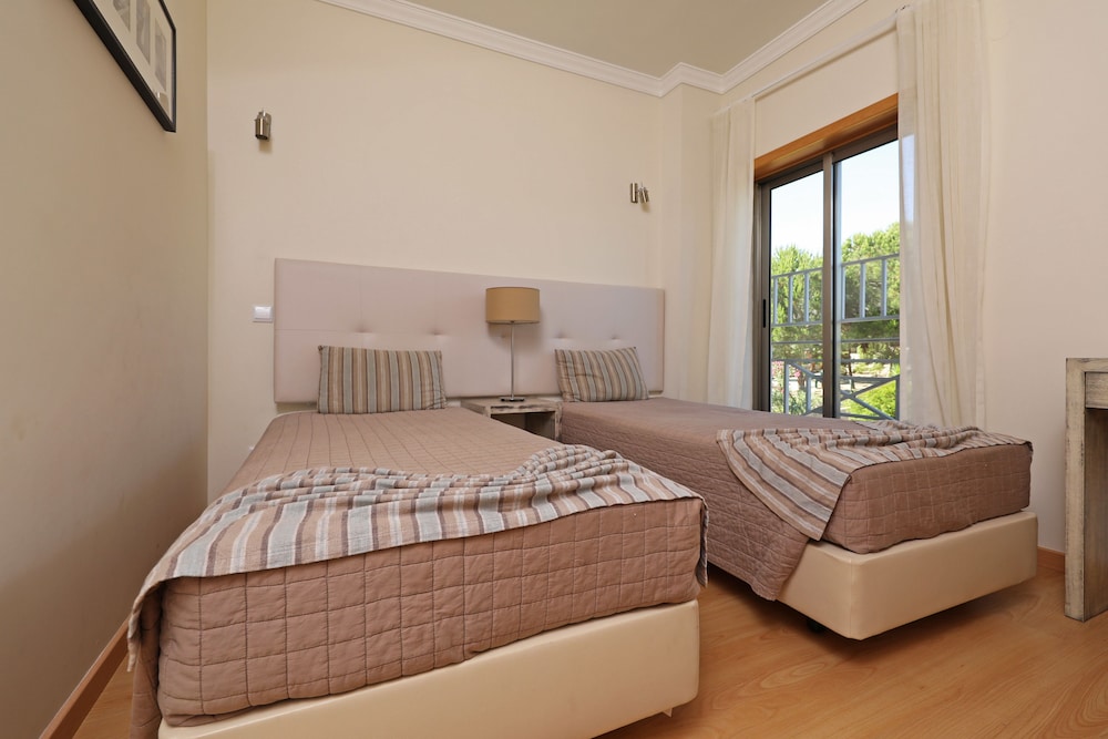 Pinheiros da Balaia — Hotel rooms in Albufeira, Faro