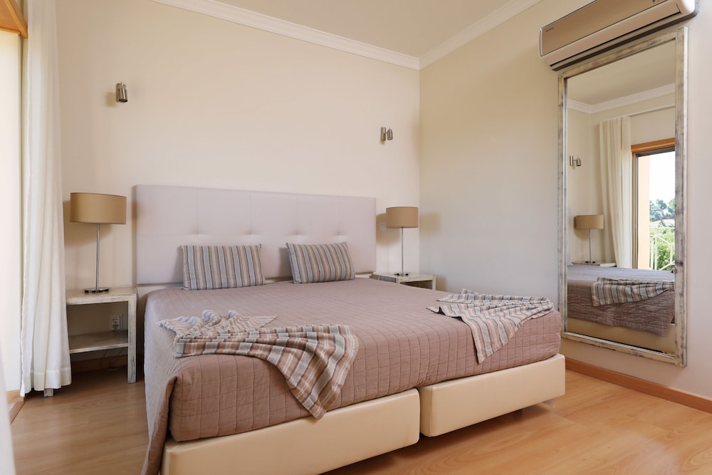Pinheiros da Balaia — Hotel rooms in Albufeira, Faro