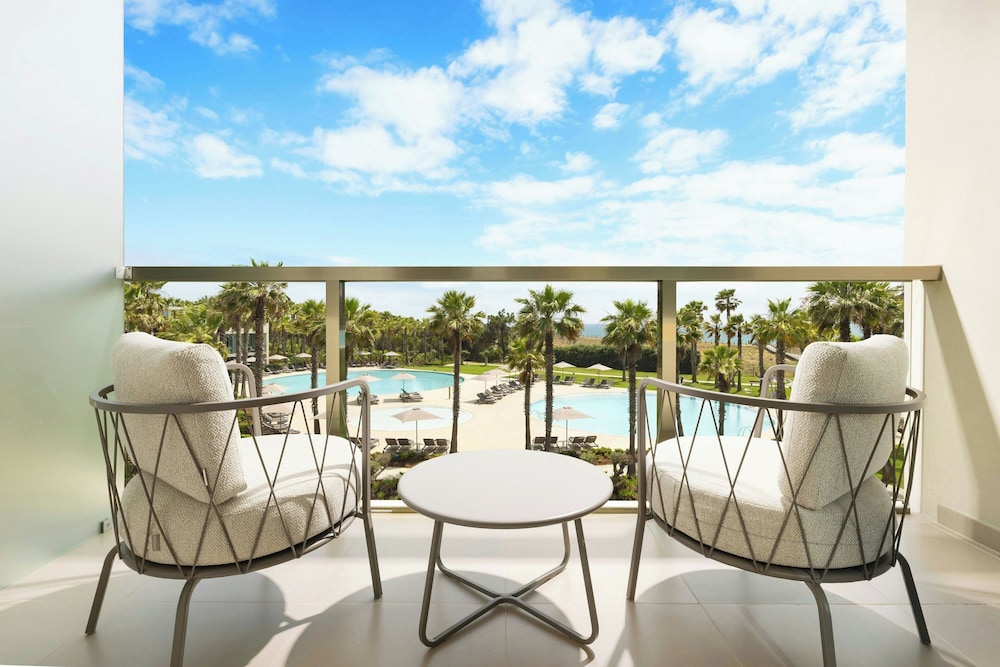 The Westin Salgados Beach Resort, Algarve — Swimming pool in Albufeira, Faro