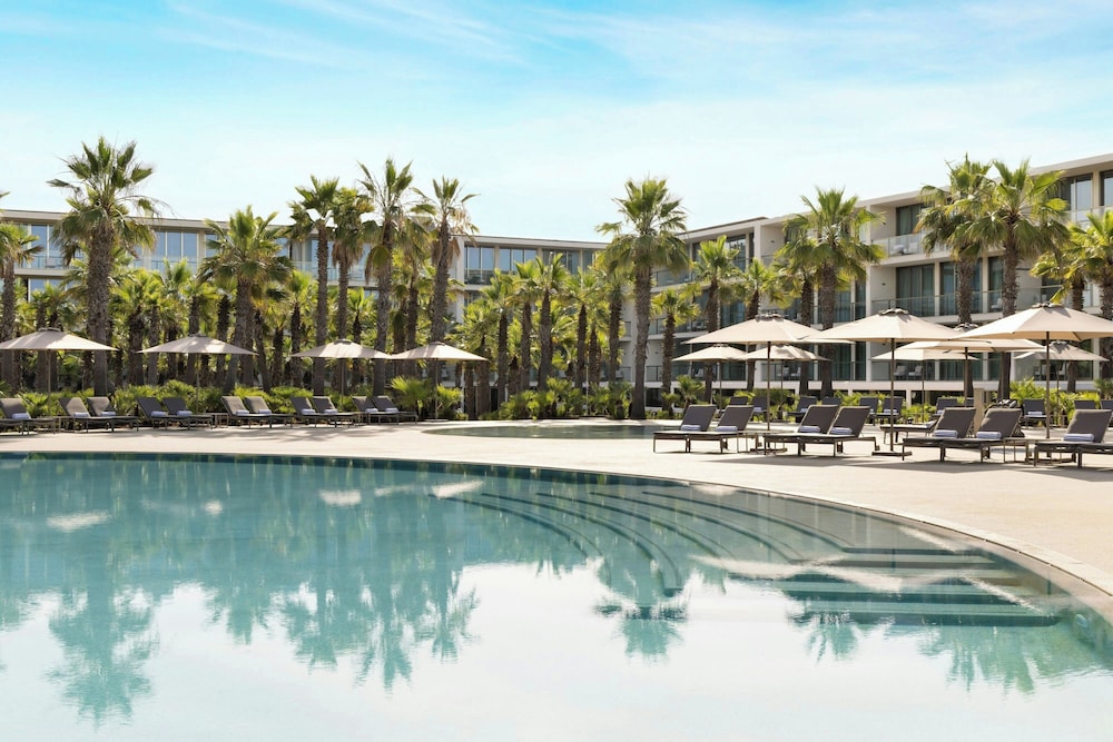 The Westin Salgados Beach Resort, Algarve — Swimming pool in Albufeira, Faro