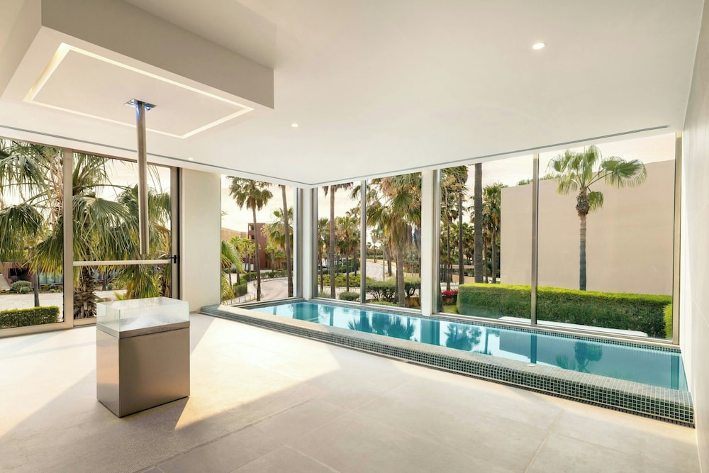 The Westin Salgados Beach Resort, Algarve — Swimming pool in Albufeira, Faro