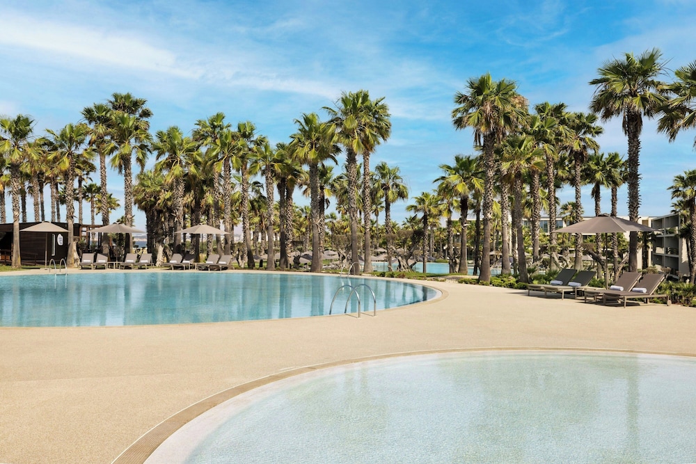 The Westin Salgados Beach Resort, Algarve — Swimming pool in Albufeira, Faro