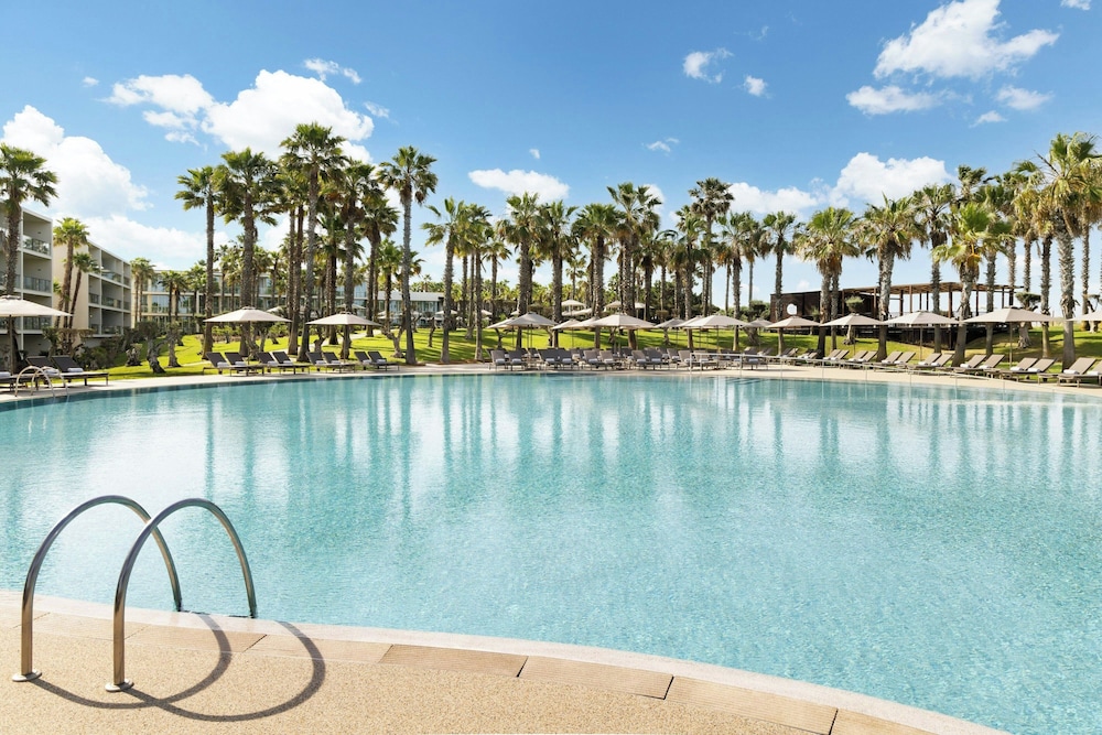 The Westin Salgados Beach Resort, Algarve — Swimming pool in Albufeira, Faro