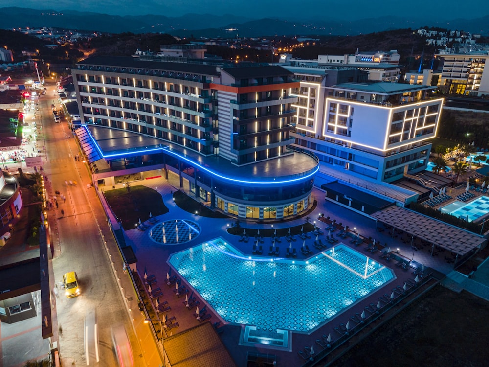 Lonicera Premium — Hotel building in Alanya