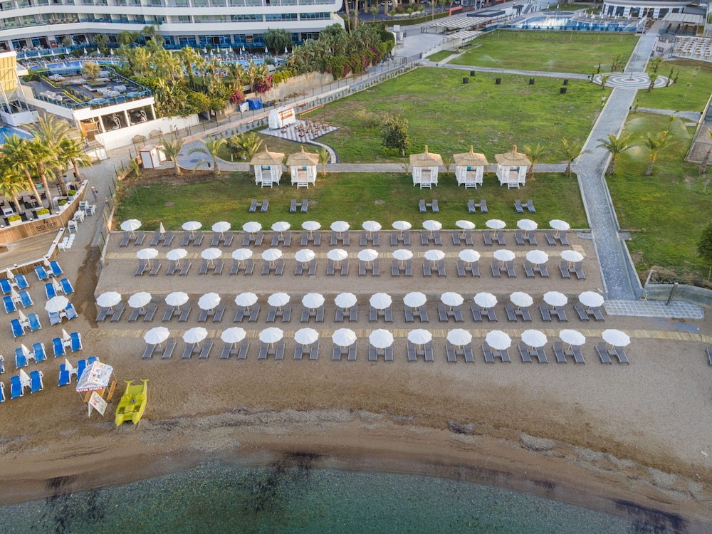 Lonicera Premium — Beach in Alanya