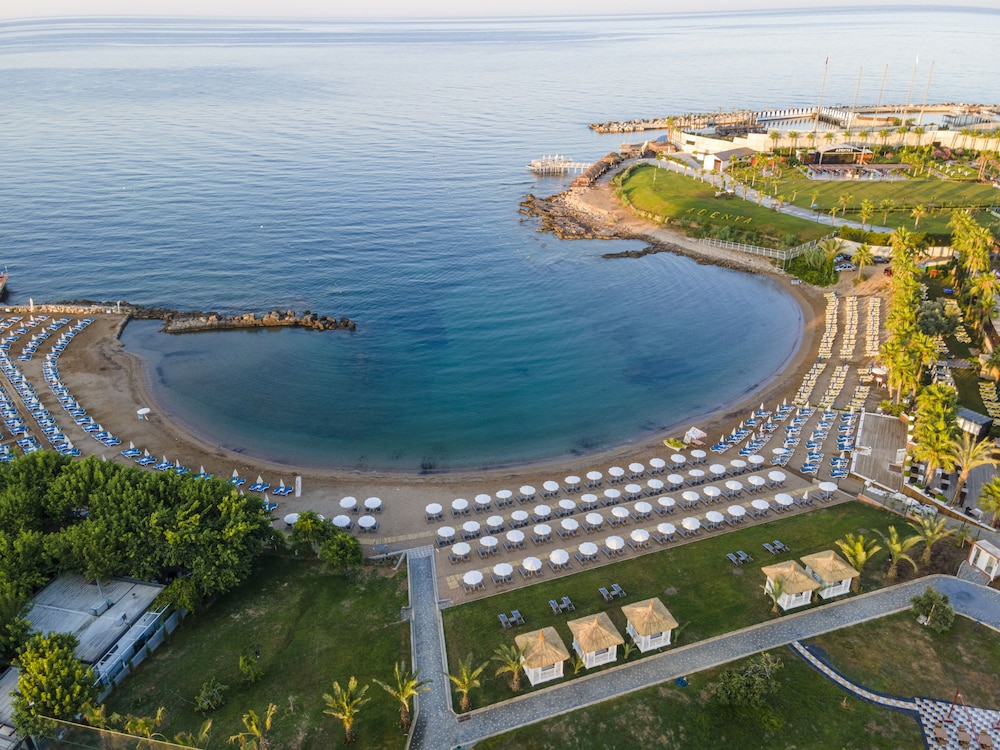 Lonicera Premium — Beach in Alanya