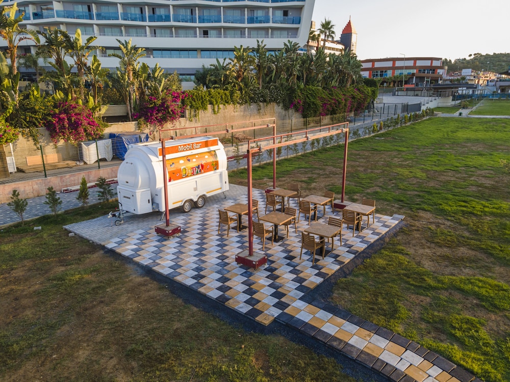 Lonicera Premium — Restaurant & bars in Alanya