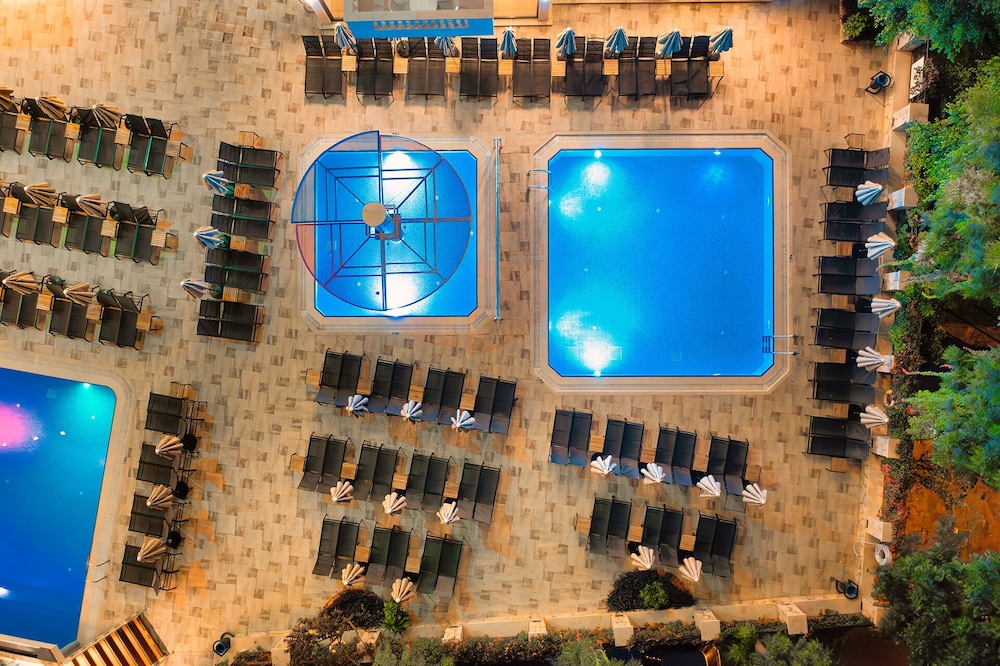 Villa Sunflower Hotel — Swimming pool in Alanya