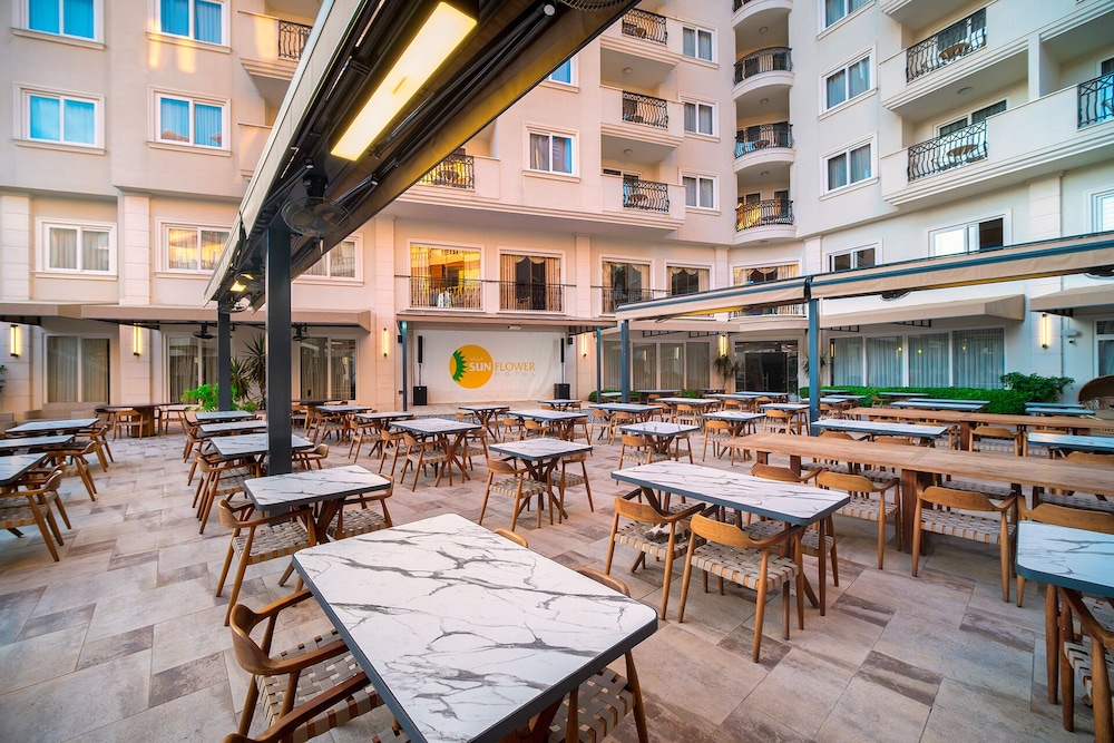 Villa Sunflower Hotel — Restaurant & bars in Alanya